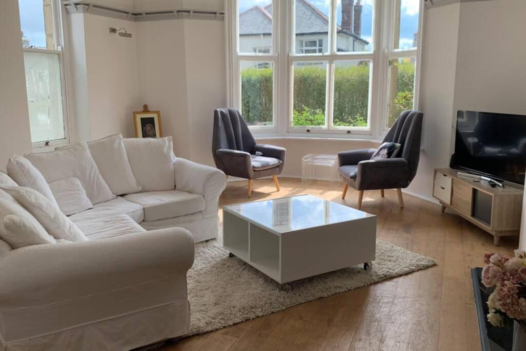 Spacious With Spectacular Views And Private Garden Villa Buxton  Exterior foto